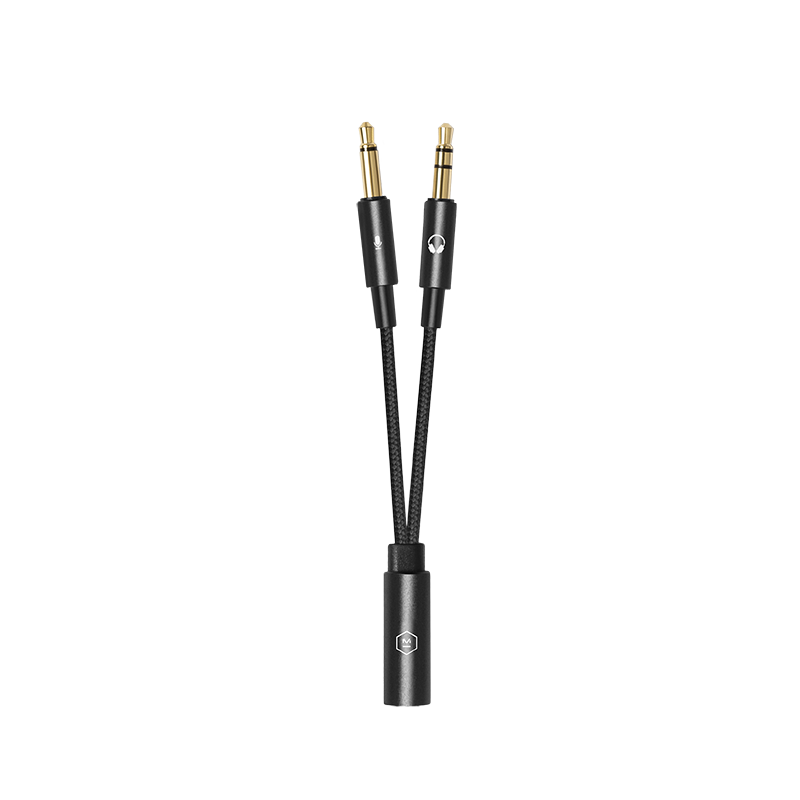 Close-up of a black braided audio splitter with one plug for headphhones and one for a microphone | gallery RPMG20SPLITTER